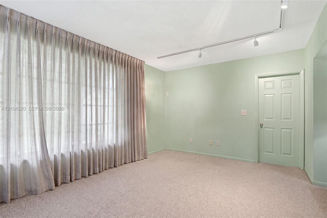 En Venta: $575,700 (4 camas, 2 baños, 1866 Pies cuadrados)