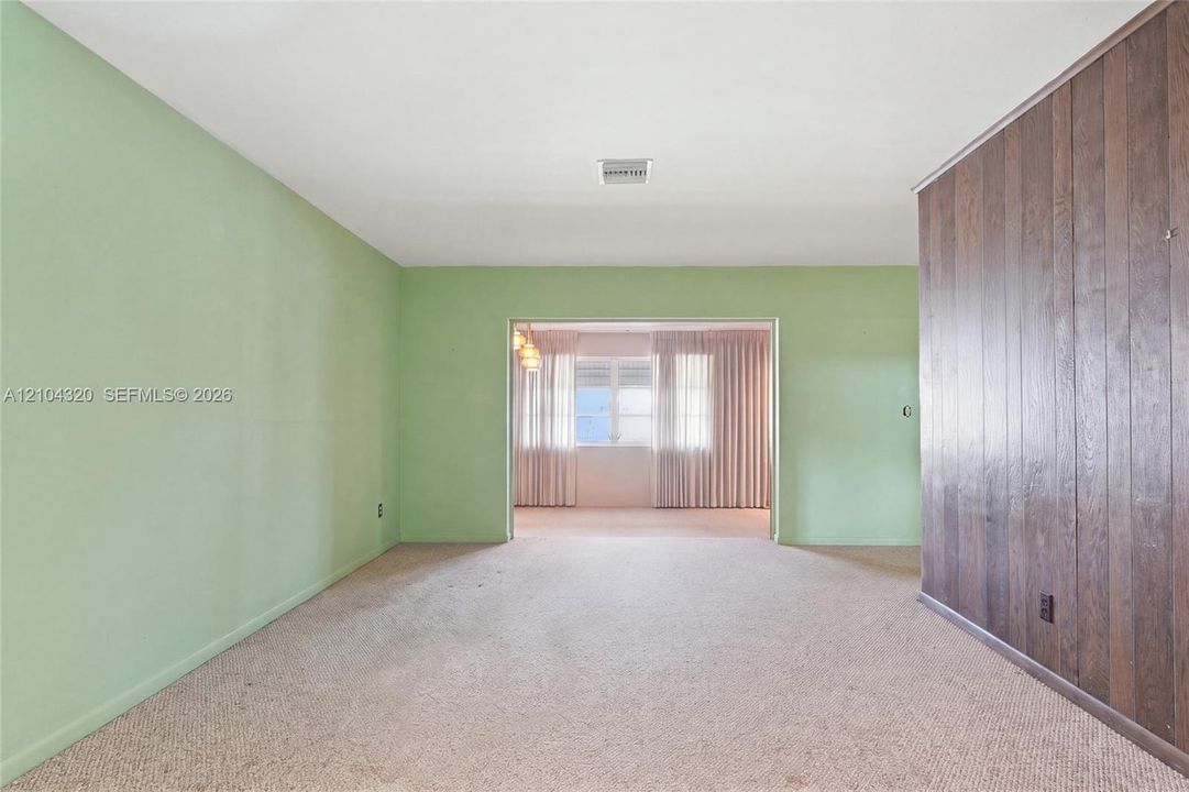 En Venta: $575,700 (4 camas, 2 baños, 1866 Pies cuadrados)