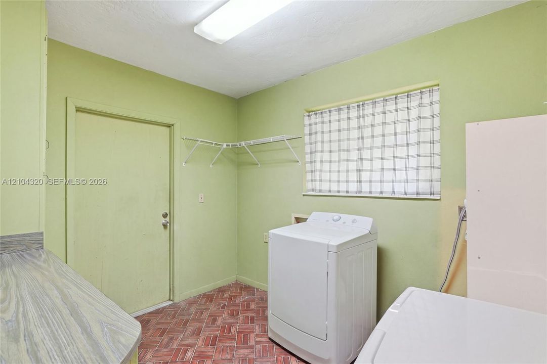 En Venta: $575,700 (4 camas, 2 baños, 1866 Pies cuadrados)