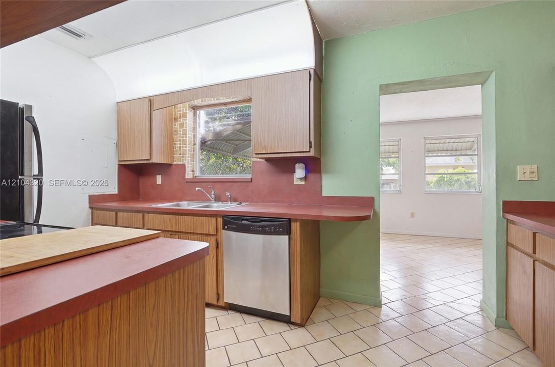En Venta: $575,700 (4 camas, 2 baños, 1866 Pies cuadrados)