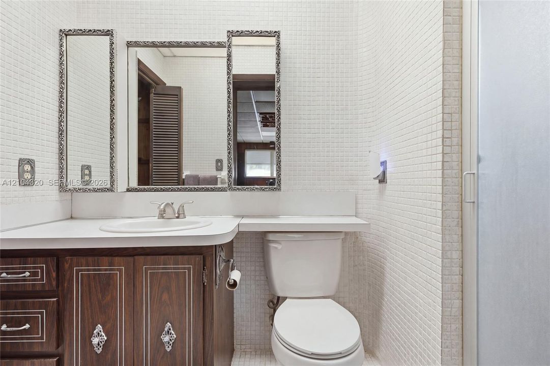 En Venta: $575,700 (4 camas, 2 baños, 1866 Pies cuadrados)