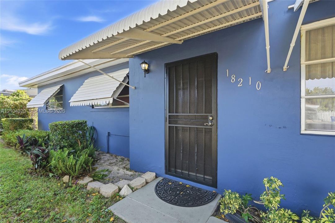 En Venta: $575,700 (4 camas, 2 baños, 1866 Pies cuadrados)