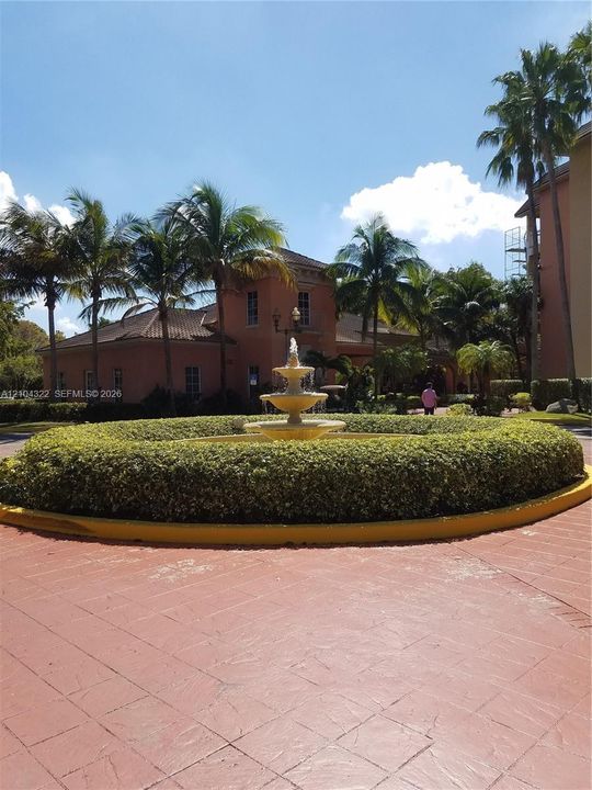 For Rent: $2,350 (2 beds, 2 baths, 992 Square Feet)