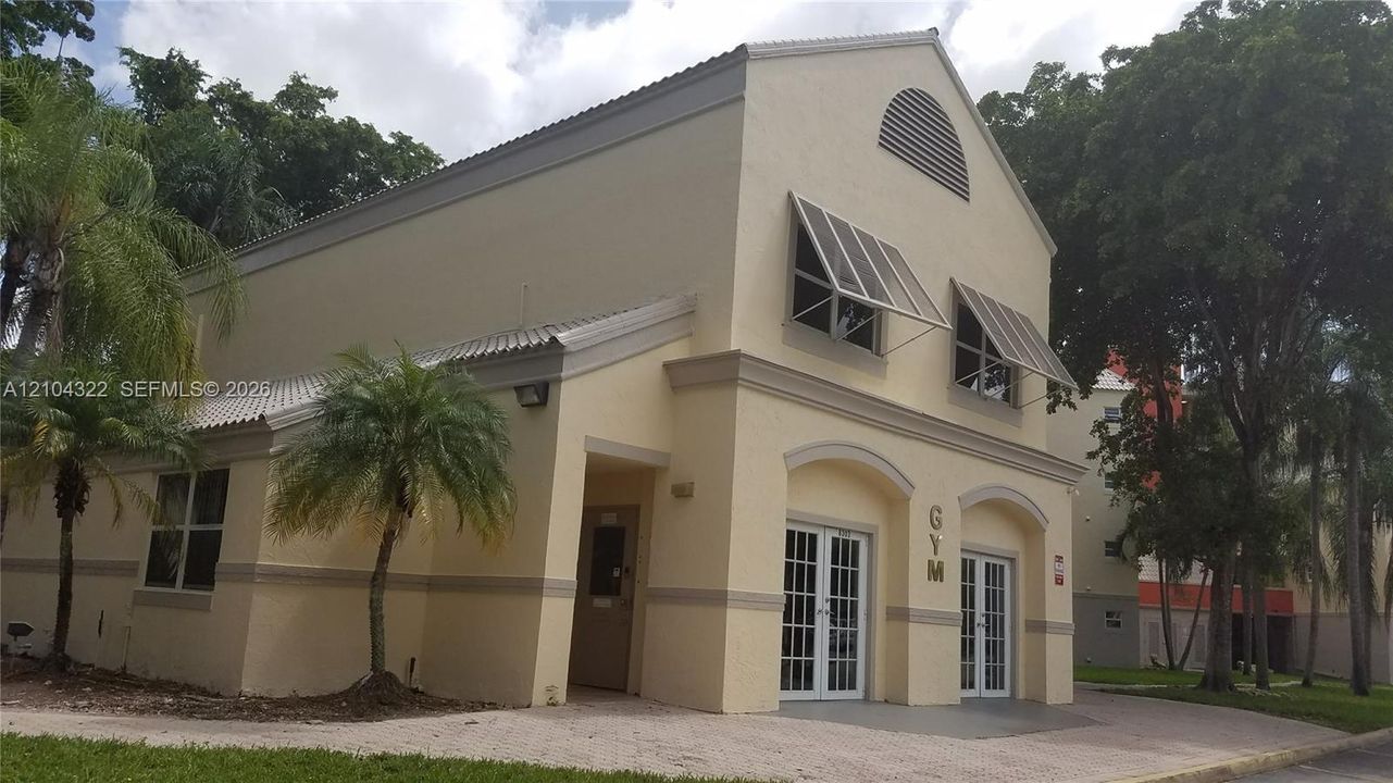 For Rent: $2,350 (2 beds, 2 baths, 992 Square Feet)