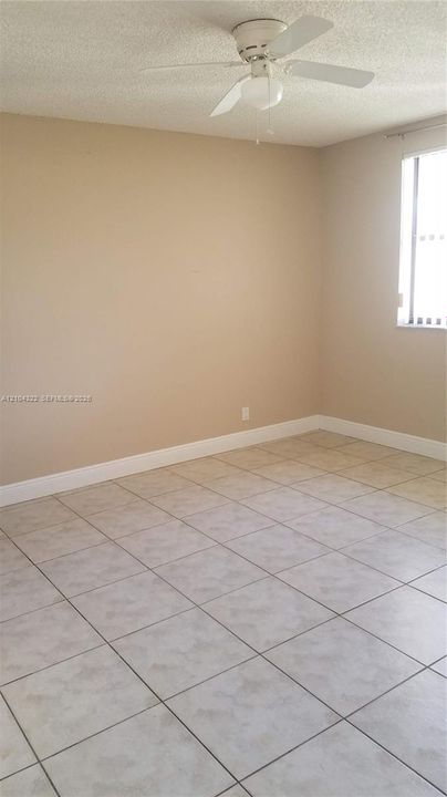 For Rent: $2,350 (2 beds, 2 baths, 992 Square Feet)
