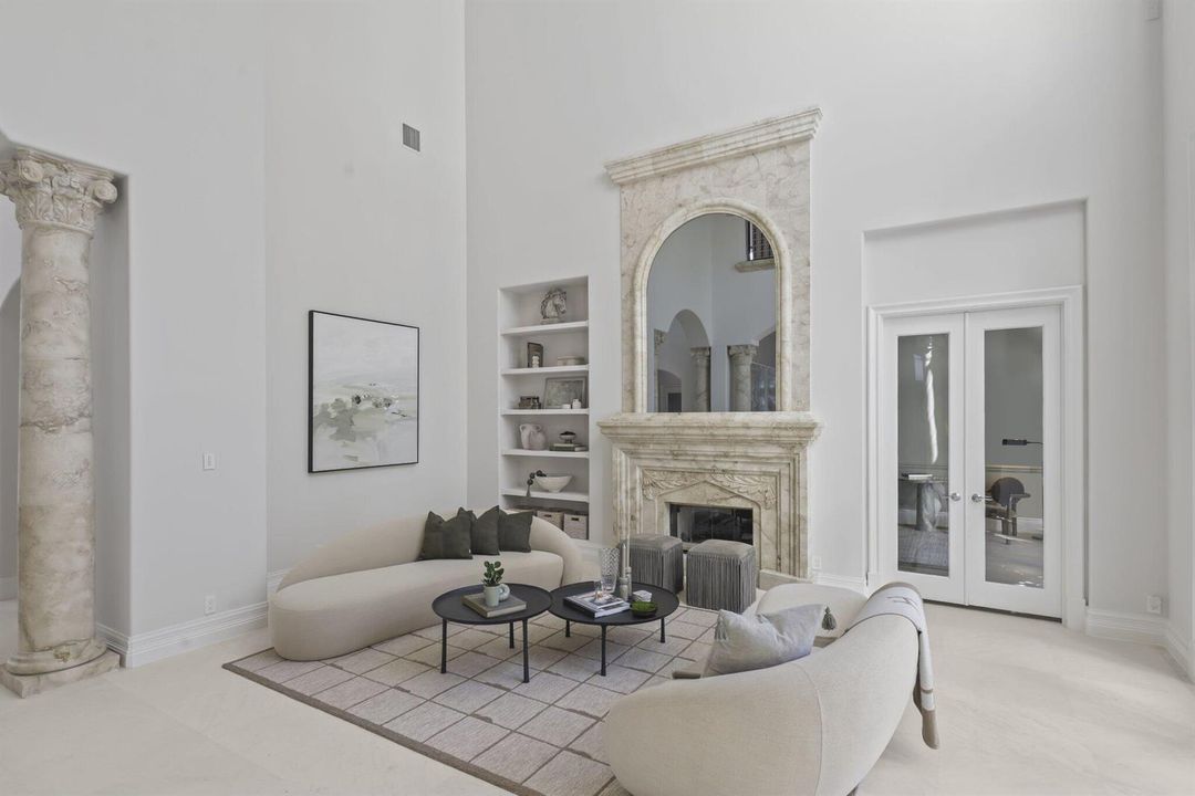 1010 Grand Court - 8.jpg-SMALL