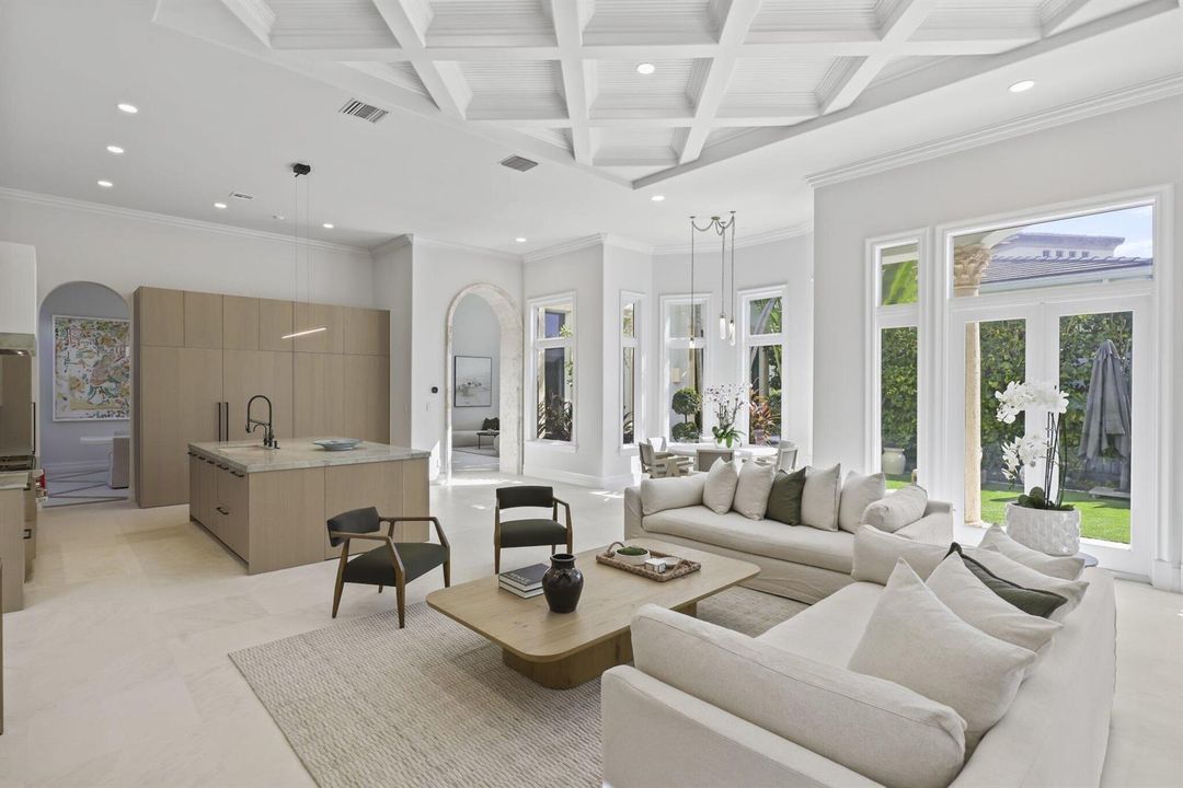 1010 Grand Court - 17.jpg-SMALL