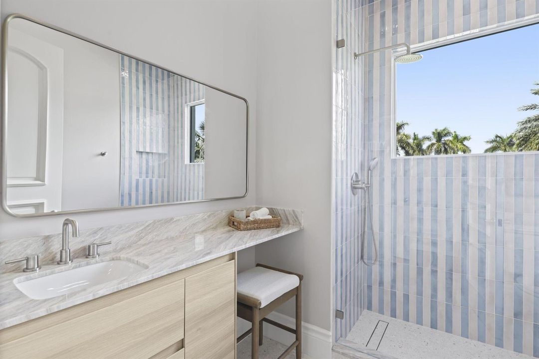 1010 Grand Court - 40.jpg-SMALL