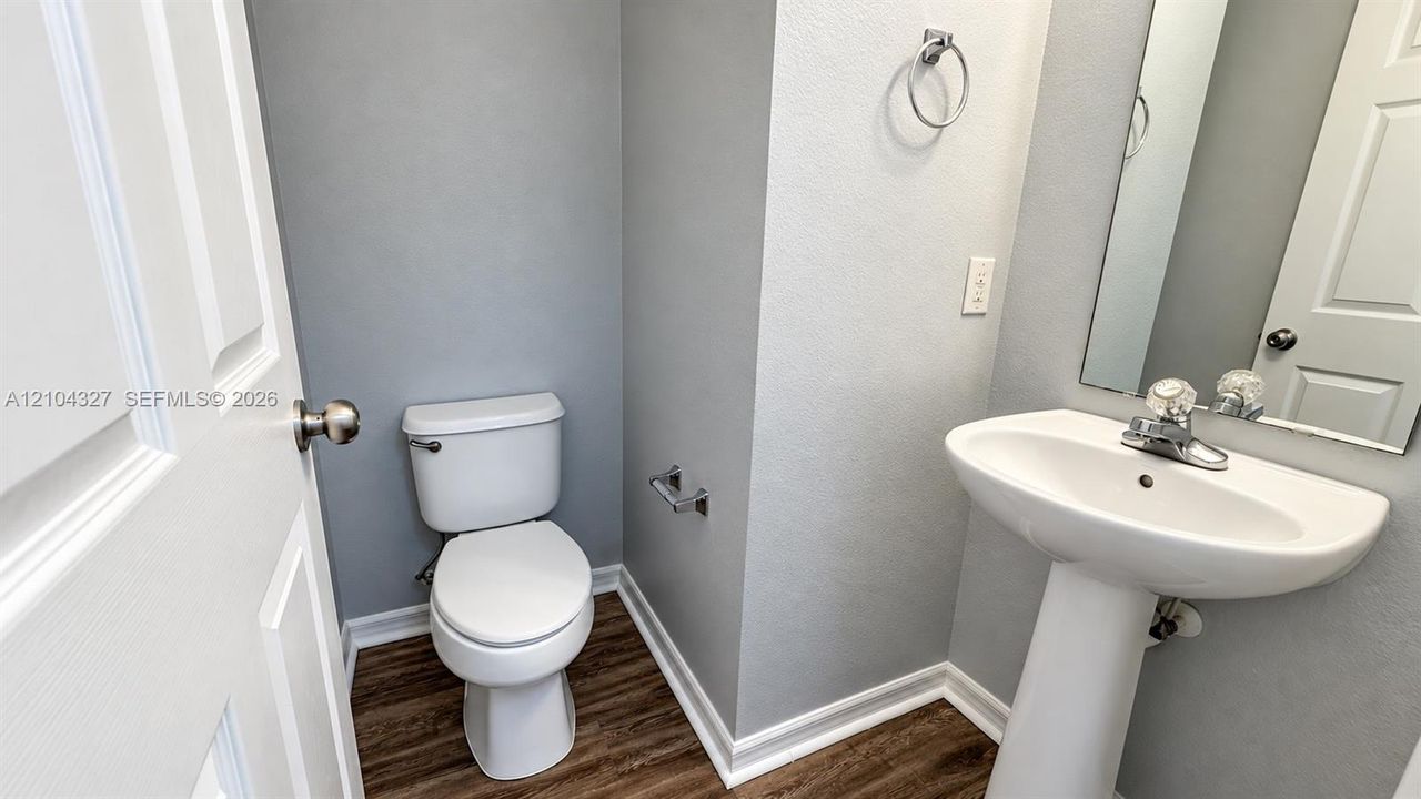 En Venta: $290,000 (3 camas, 2 baños, 1769 Pies cuadrados)