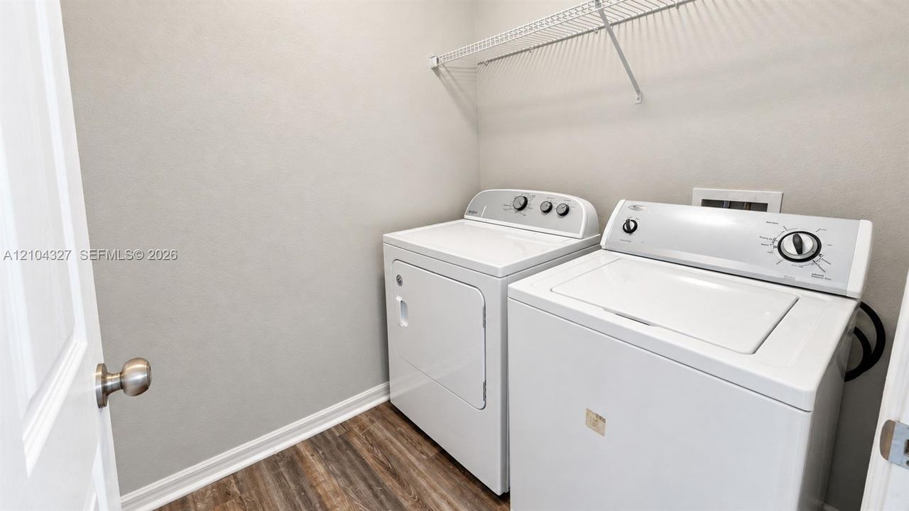 En Venta: $290,000 (3 camas, 2 baños, 1769 Pies cuadrados)