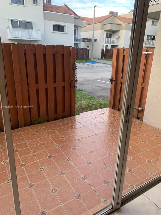 For Sale: $320,000 (2 beds, 2 baths, 1090 Square Feet)