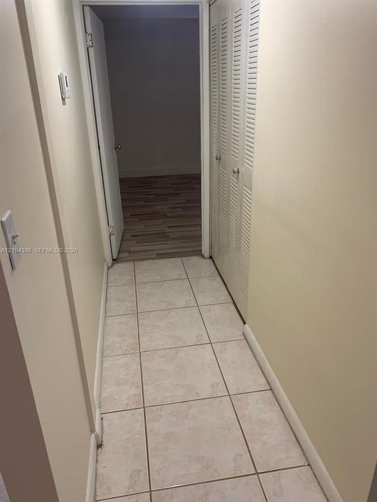 For Sale: $320,000 (2 beds, 2 baths, 1090 Square Feet)