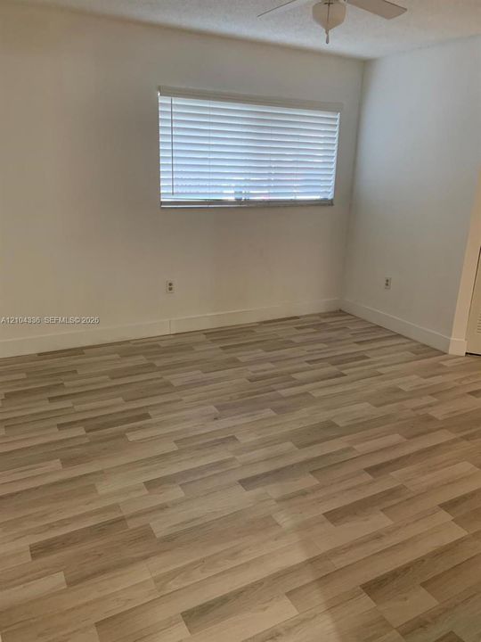 For Sale: $320,000 (2 beds, 2 baths, 1090 Square Feet)