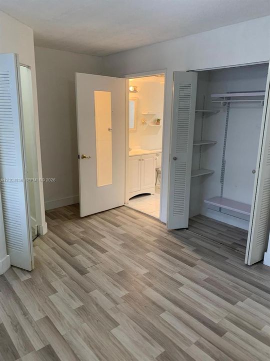 For Sale: $320,000 (2 beds, 2 baths, 1090 Square Feet)