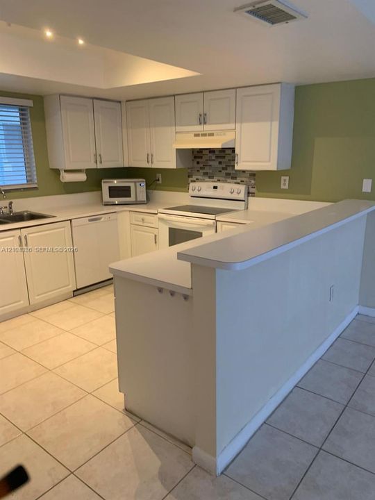 For Sale: $320,000 (2 beds, 2 baths, 1090 Square Feet)