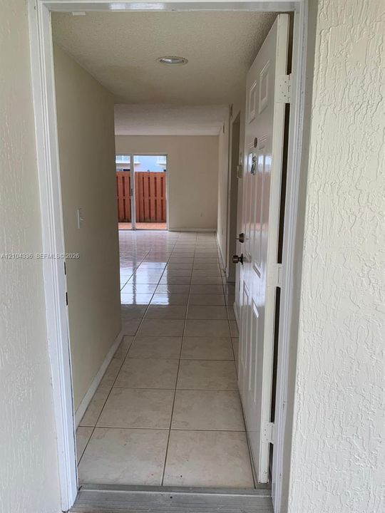 For Sale: $320,000 (2 beds, 2 baths, 1090 Square Feet)