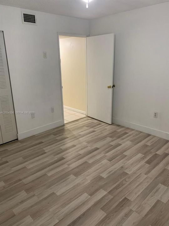 For Sale: $320,000 (2 beds, 2 baths, 1090 Square Feet)