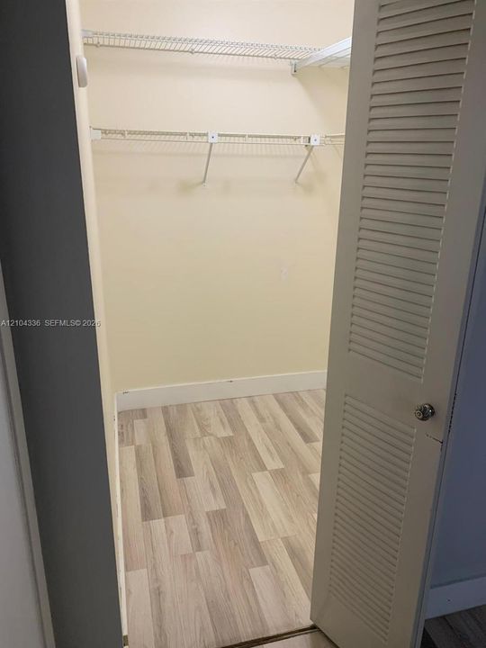 For Sale: $320,000 (2 beds, 2 baths, 1090 Square Feet)