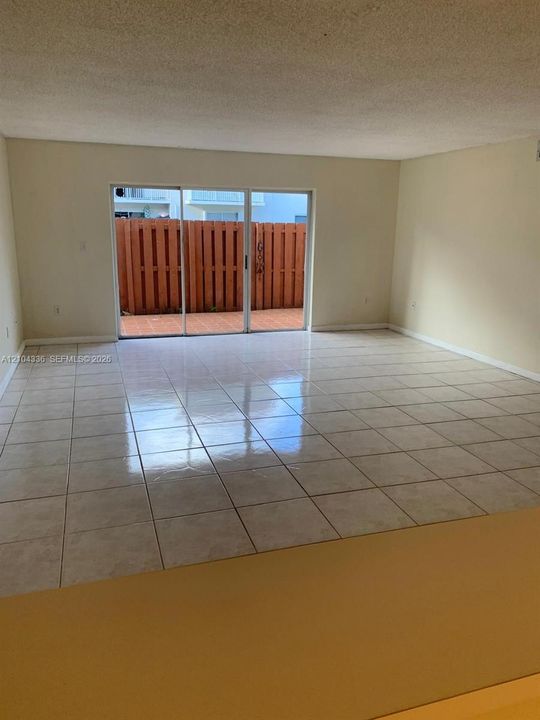 For Sale: $320,000 (2 beds, 2 baths, 1090 Square Feet)