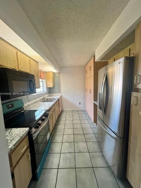 В аренду: $1,900 (2 спален, 2 ванн, 1160 Квадратных фут)