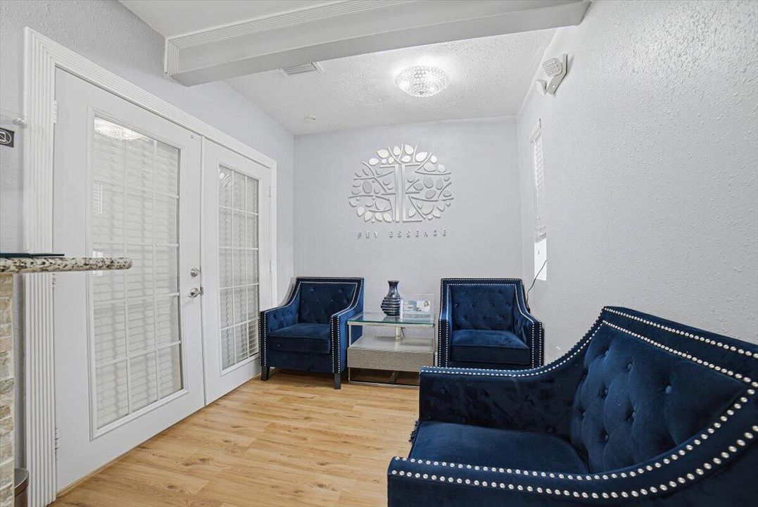 14-Waiting Area