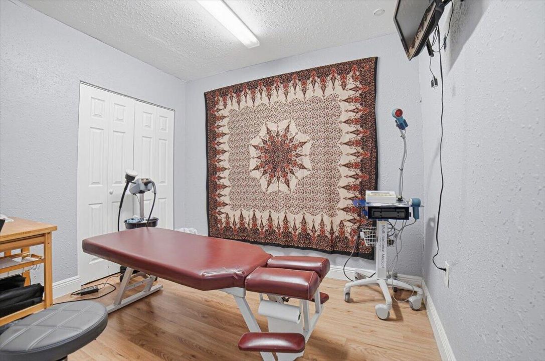 28-Examination Room2