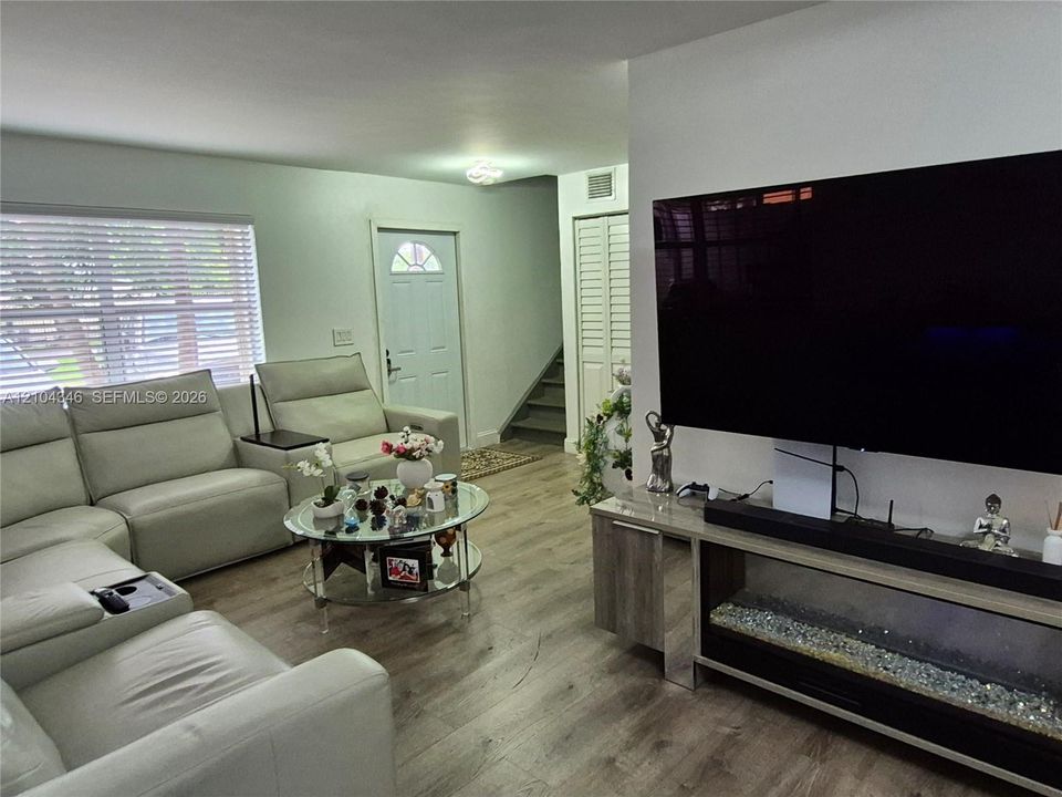 В аренду: $1,950 (2 спален, 1 ванн, 1084 Квадратных фут)