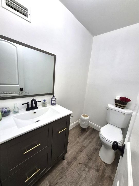В аренду: $1,950 (2 спален, 1 ванн, 1084 Квадратных фут)