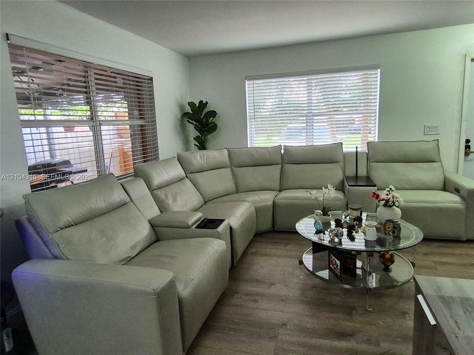В аренду: $1,950 (2 спален, 1 ванн, 1084 Квадратных фут)