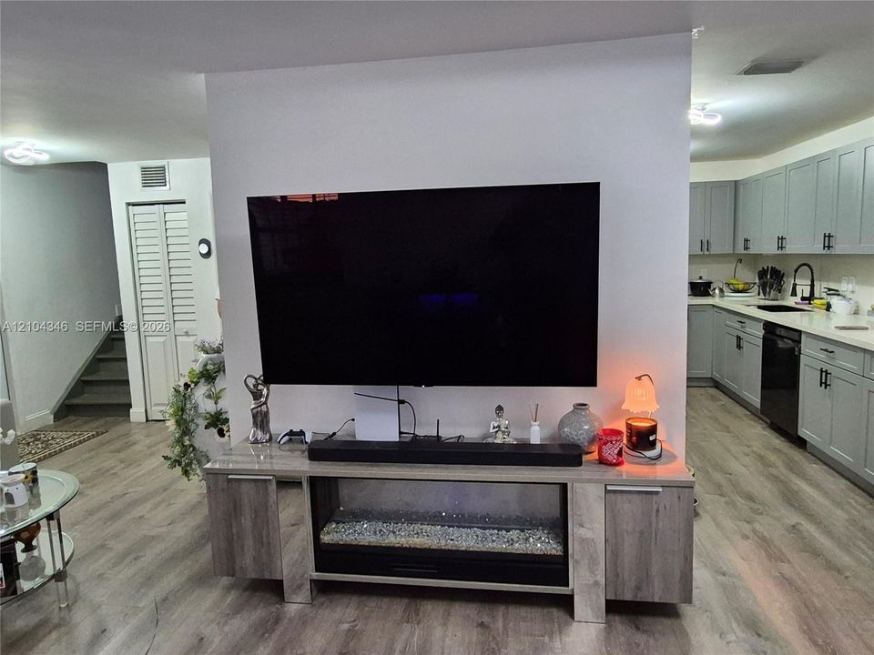 В аренду: $1,950 (2 спален, 1 ванн, 1084 Квадратных фут)