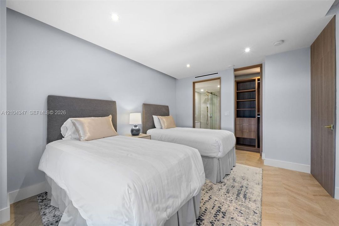 For Sale: $1,550,000 (2 beds, 2 baths, 1356 Square Feet)