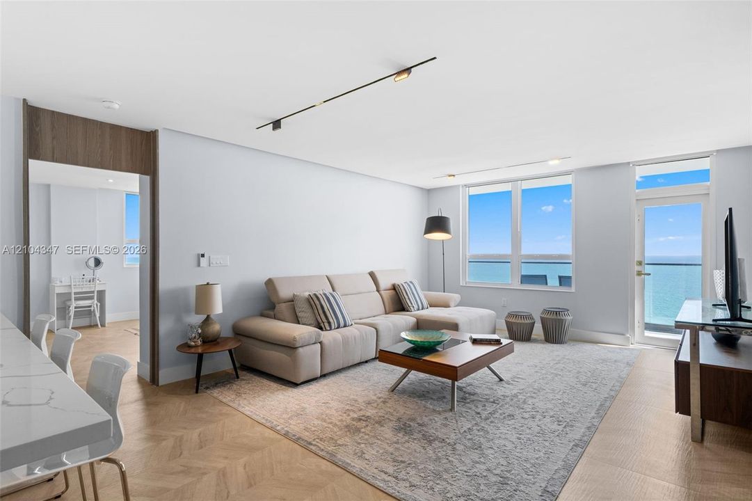For Sale: $1,550,000 (2 beds, 2 baths, 1356 Square Feet)
