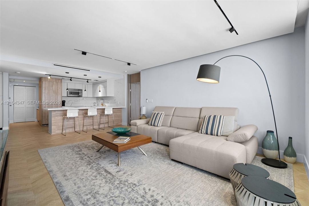 For Sale: $1,550,000 (2 beds, 2 baths, 1356 Square Feet)