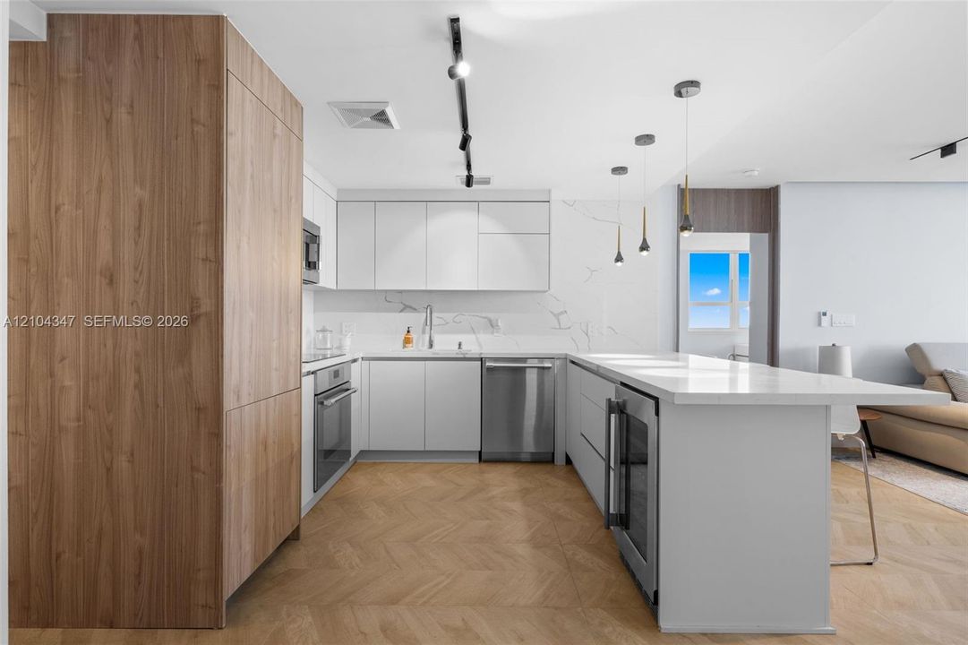 For Sale: $1,550,000 (2 beds, 2 baths, 1356 Square Feet)