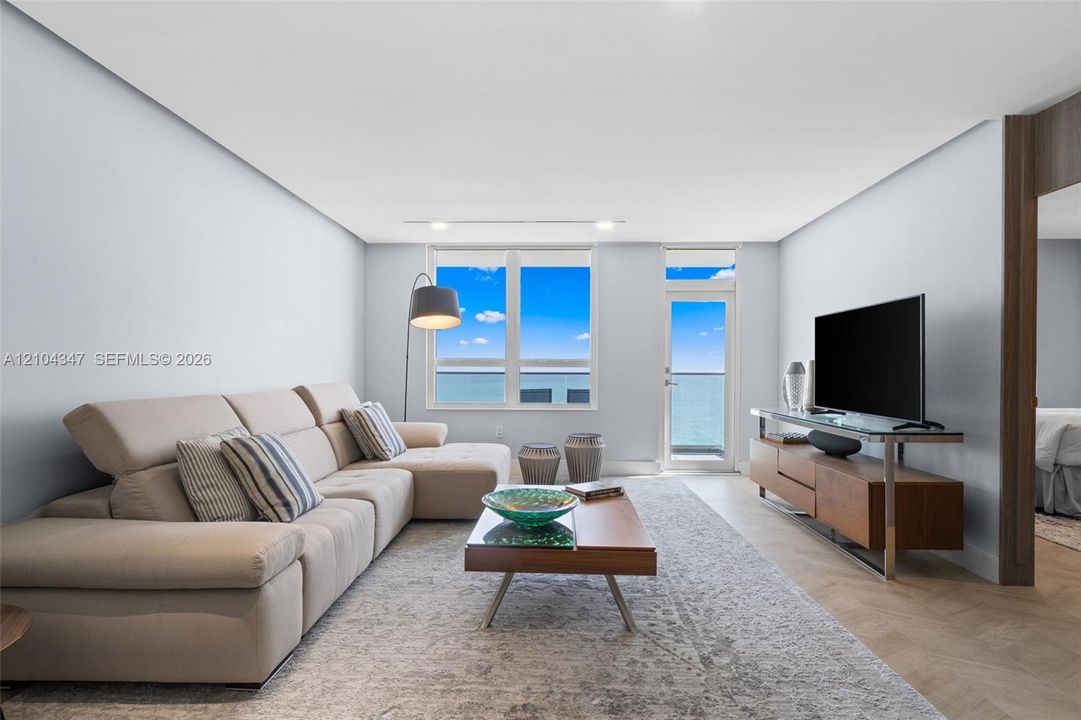 For Sale: $1,550,000 (2 beds, 2 baths, 1356 Square Feet)