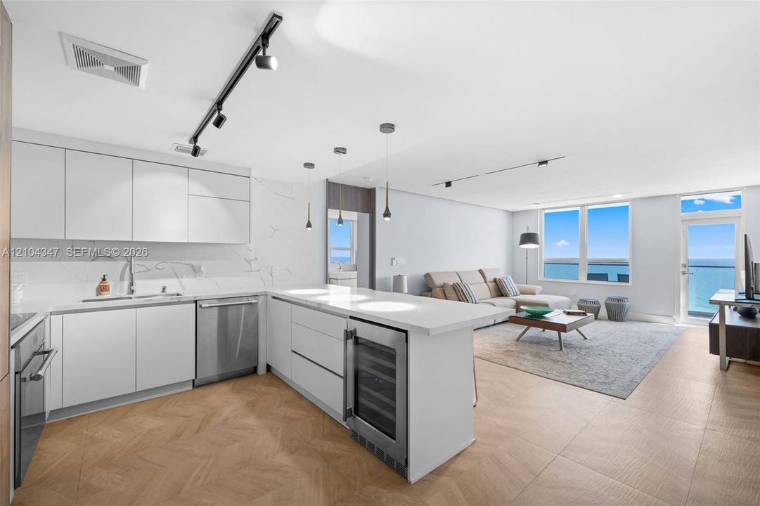 For Sale: $1,550,000 (2 beds, 2 baths, 1356 Square Feet)