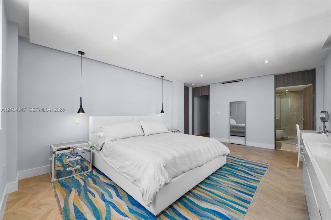 For Sale: $1,550,000 (2 beds, 2 baths, 1356 Square Feet)