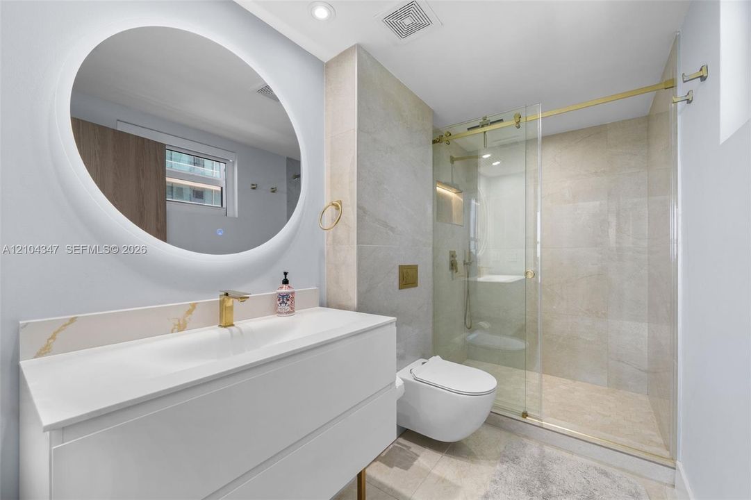 For Sale: $1,550,000 (2 beds, 2 baths, 1356 Square Feet)