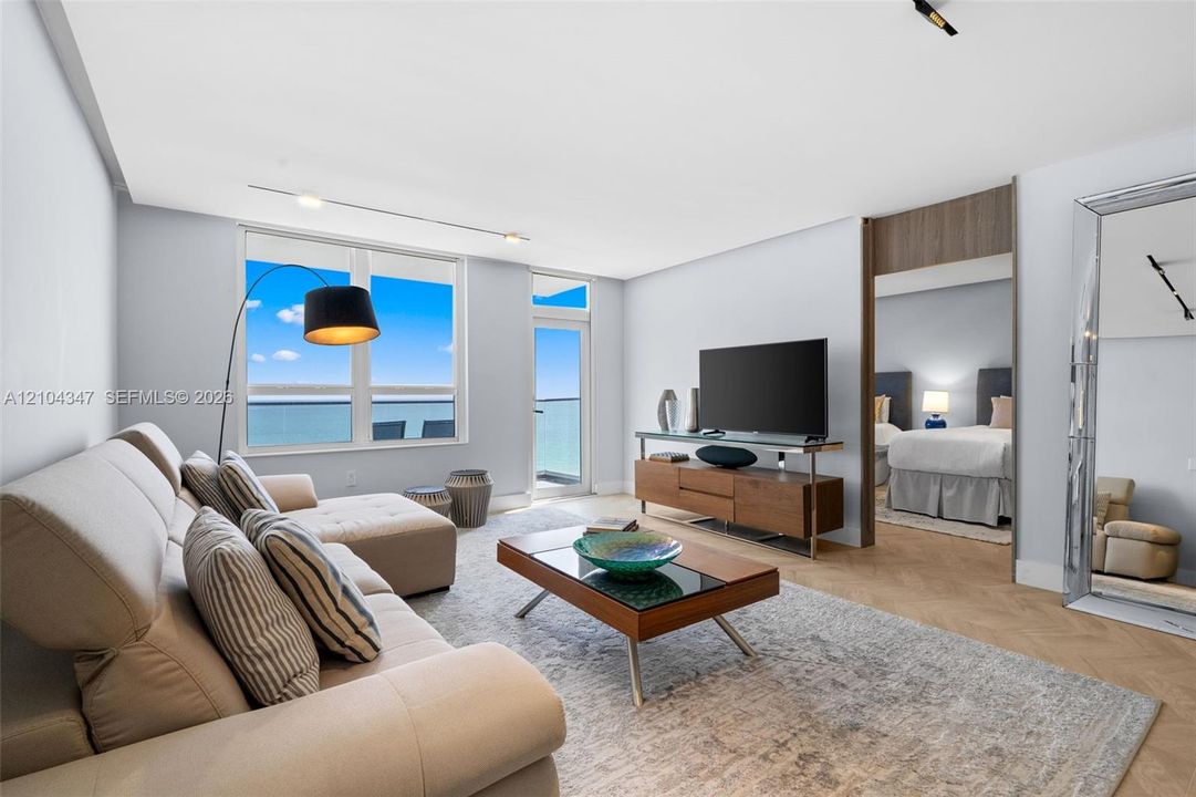 For Sale: $1,550,000 (2 beds, 2 baths, 1356 Square Feet)