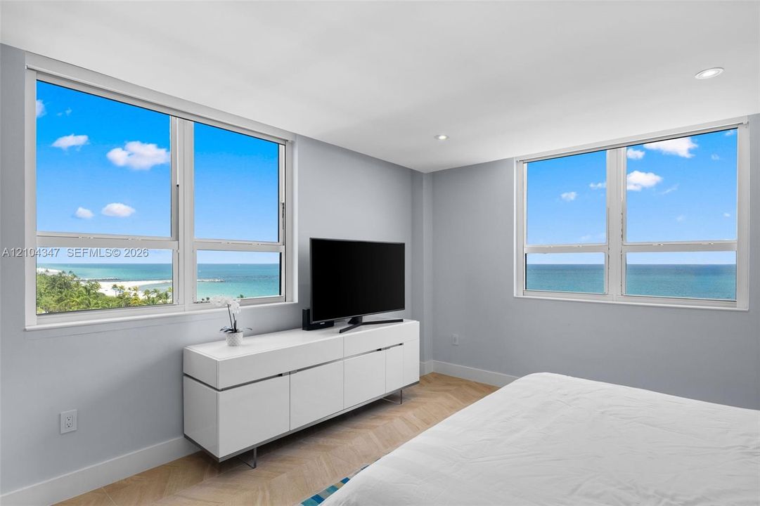 For Sale: $1,550,000 (2 beds, 2 baths, 1356 Square Feet)