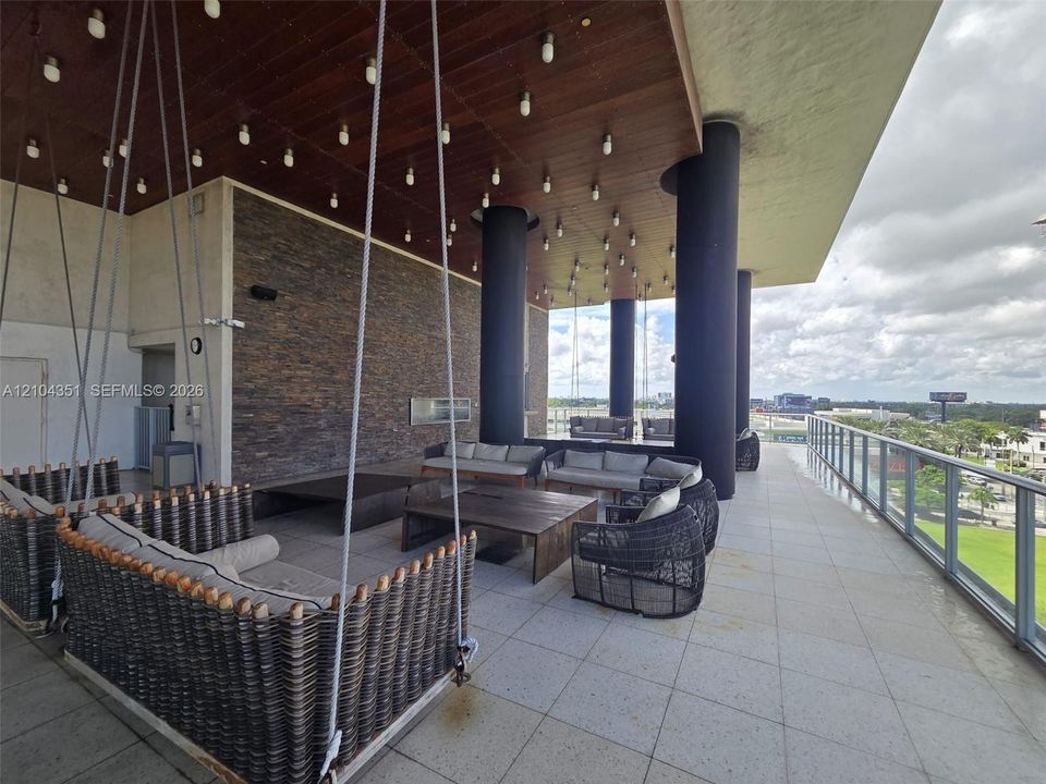 For Rent: $3,350 (1 beds, 1 baths, 735 Square Feet)