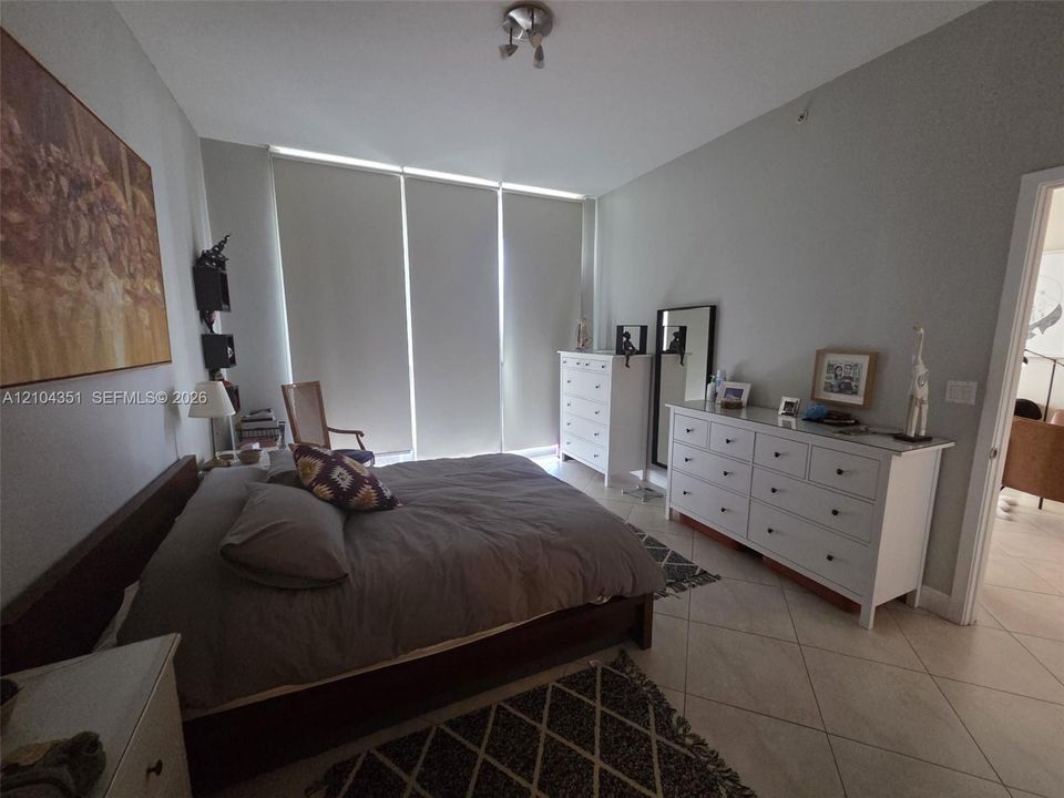 For Rent: $3,350 (1 beds, 1 baths, 735 Square Feet)