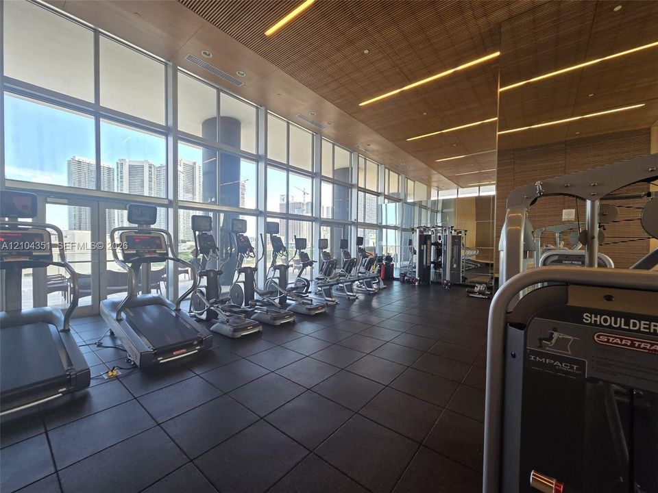 For Rent: $3,350 (1 beds, 1 baths, 735 Square Feet)