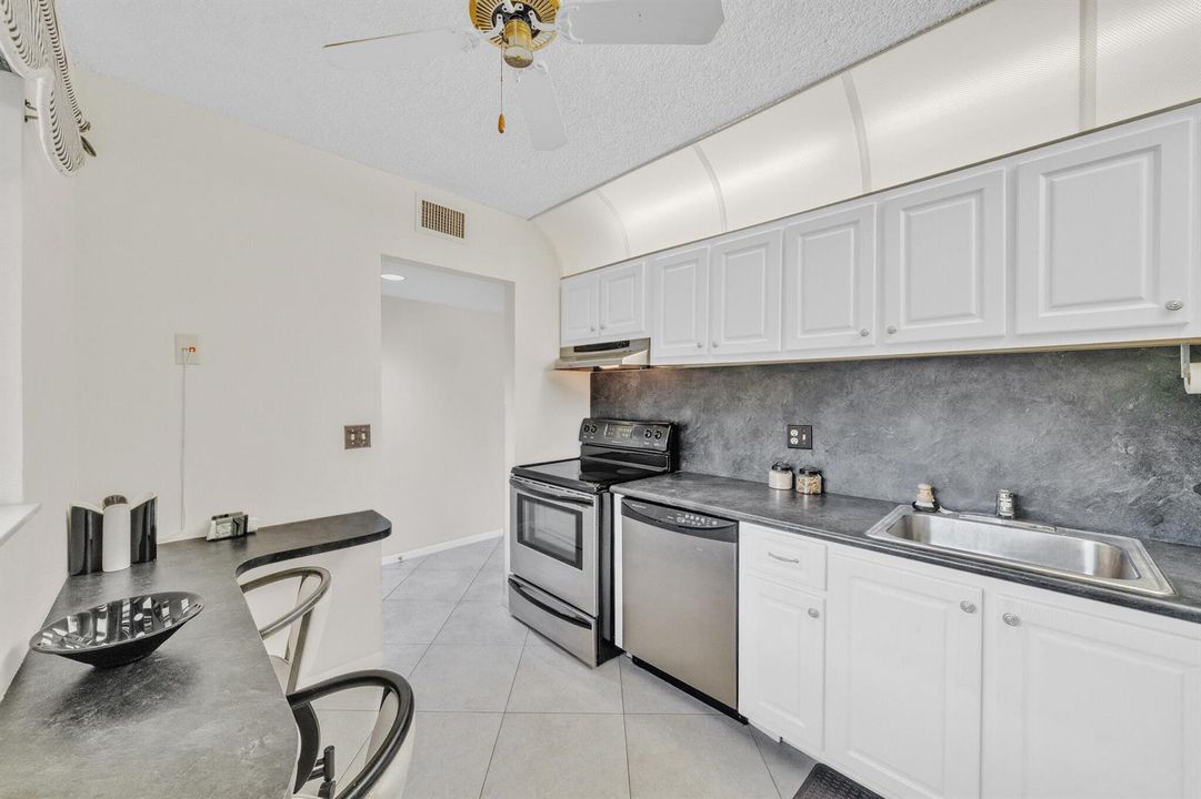 6 Kitchen (2)