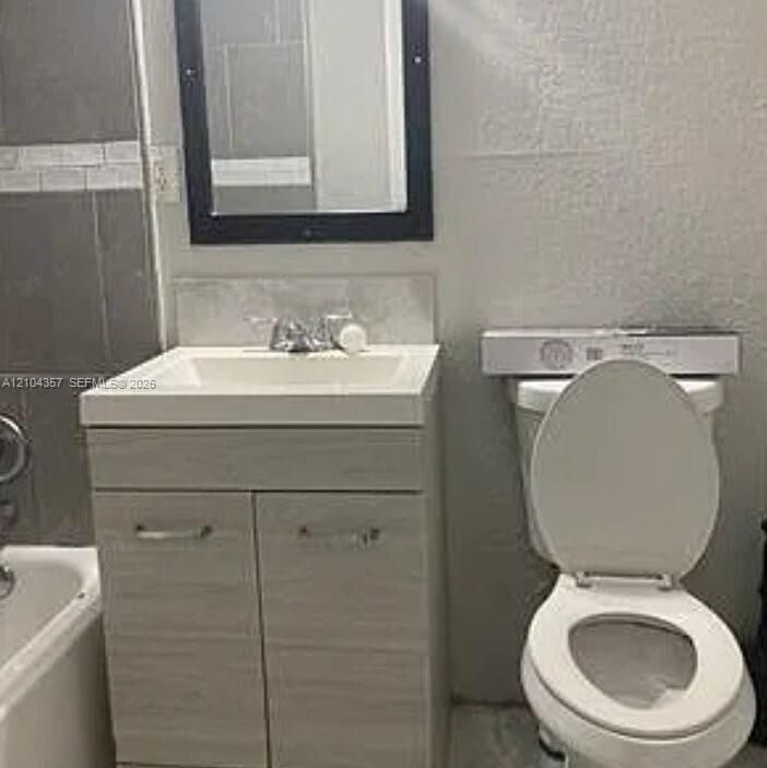 For Rent: $1,800 (1 beds, 1 baths, 732 Square Feet)