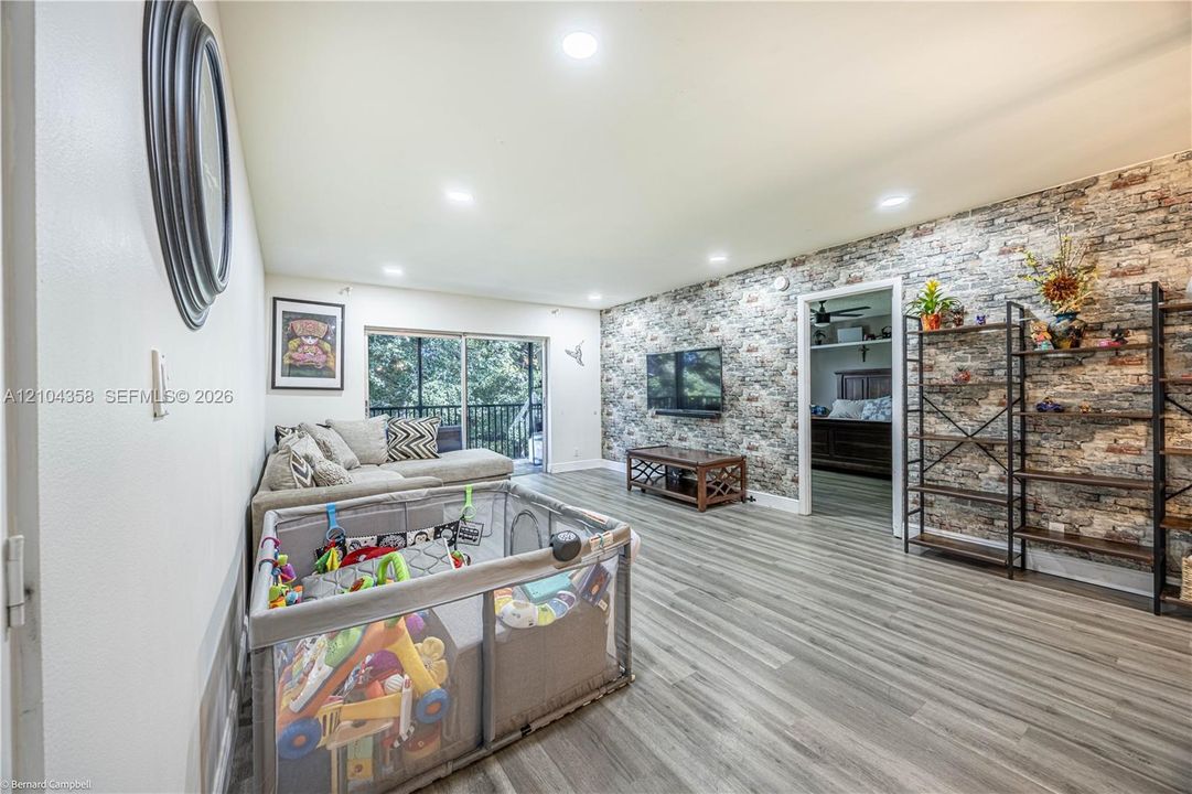 For Sale: $149,900 (3 beds, 2 baths, 1360 Square Feet)