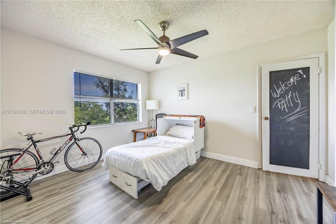 For Sale: $149,900 (3 beds, 2 baths, 1360 Square Feet)