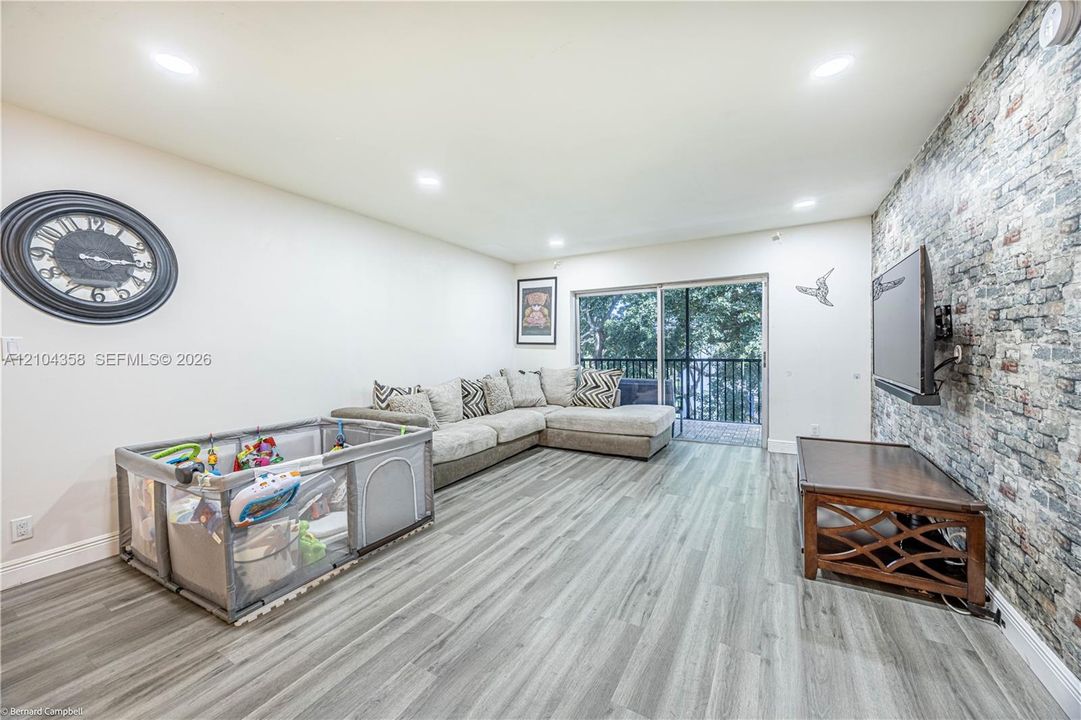 For Sale: $149,900 (3 beds, 2 baths, 1360 Square Feet)