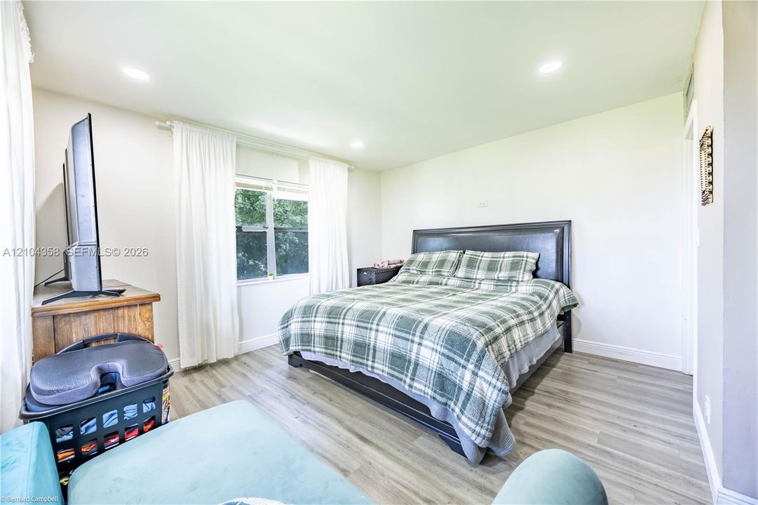 For Sale: $149,900 (3 beds, 2 baths, 1360 Square Feet)