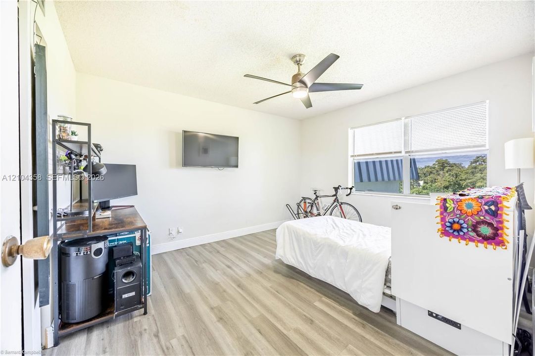 For Sale: $149,900 (3 beds, 2 baths, 1360 Square Feet)